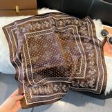 Endless Satengskjerf Bandana Blomster MørkBrun (828-19407-brun)