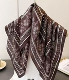 Endless Satengskjerf Bandana Blomster MørkBrun (828-19407-brun)