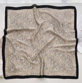 Endless Satengskjerf Bandana Minipaisley Sand