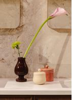 UND Legacy Vase m/fot Kaffe H17