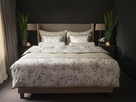 Halvor Bakke Sengeteppe Agira Viskose/ Lin-blanding Beige (479-120785,120786)