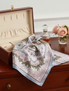 Endless Pynteskjerf Bandana Lys-Blå 70x70 (828-19435-lysblaa)