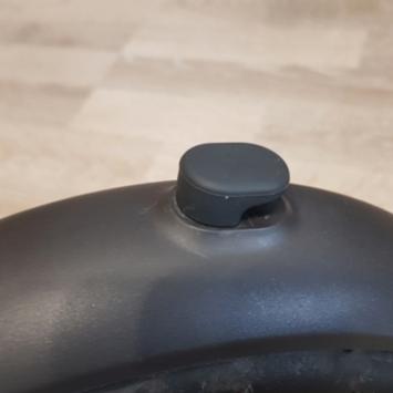 Tilbehør til Xiaomi M365 - låsekrok til bakskjerm (M365-HOOKCOVER)