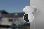 Reolink E1 Outdoor Wi-Fi - hvitt utendørs-kamera med pan/ tilt/ zoom,  IP66 - perfekt som fjøskamera (RL-E1-Outdoor)