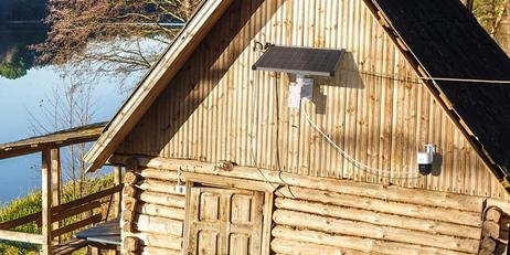 Reolink TrackMix - 4G batteridrevet overvåkningskamera med 2 linser, automatisk objektfølging og stort solcellepanel (Reolink-TrackMix-LTE-Plus)