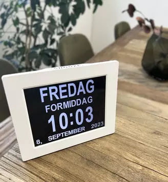 Ontario lettleselig kalenderklokke for eldre med Alzheimers,  demens -  (ONT-DC803-WHITE)