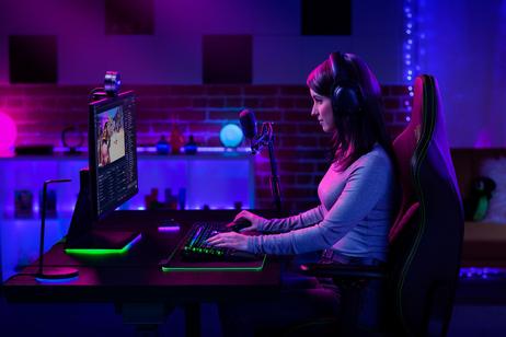 Razer Kiyo Pro - Full-HD Webcam with Adaptive Light Sensor (RZ19-03640100-R3M1)