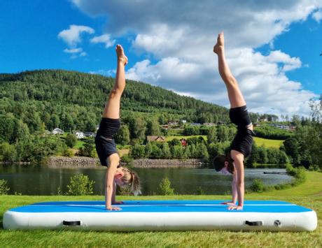 AIRTRACK Oppblåsbar gymnastikk-matte 3x1m, Blå/Hvit (AIRTRACK-3M)