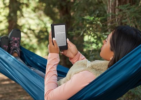 Amazon Kindle 2024 (16GB) - svart 6" lesebrett,  300 ppi, Wi-Fi, Special Offers Edition (B0CNV9F72P)